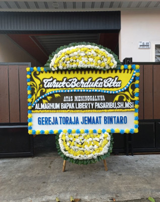 Papan Bunga Duka di Buluspesantren